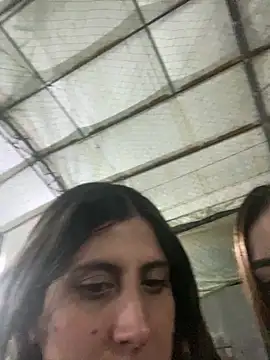 girl anni online show from 11, 10, 2025