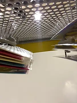 girl anni online show from 11, 10, 2025