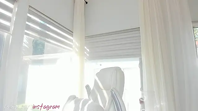 Snapshot of missdiamond_ chatting on 8, 3, 2025 missdiamond  online show from 8, 3, 2025