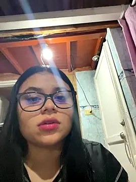 Snapshot of alissonfernandez_ chatting on 7, 10, 2025 alissonfernandez  online show from 7, 10, 2025