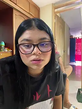Snapshot of alissonfernandez_ chatting on 18, 10, 2025 alissonfernandez  online show from 18, 10, 2025