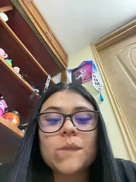 alissonfernandez  online show from 4, 2, 2026