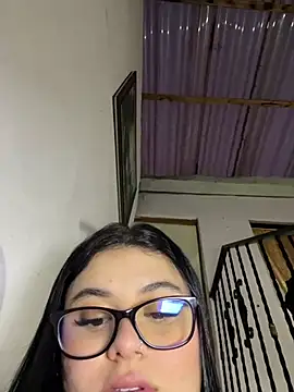 alissonfernandez  online show from 10, 5, 2026