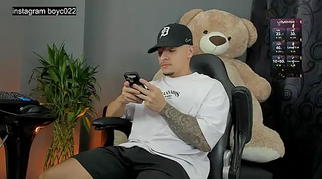 boyc022  online show from 6, 3, 2025