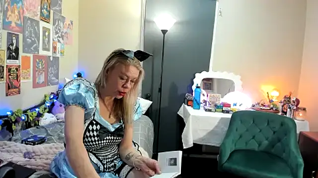 YourMuseLily online show from 14, 12, 2024