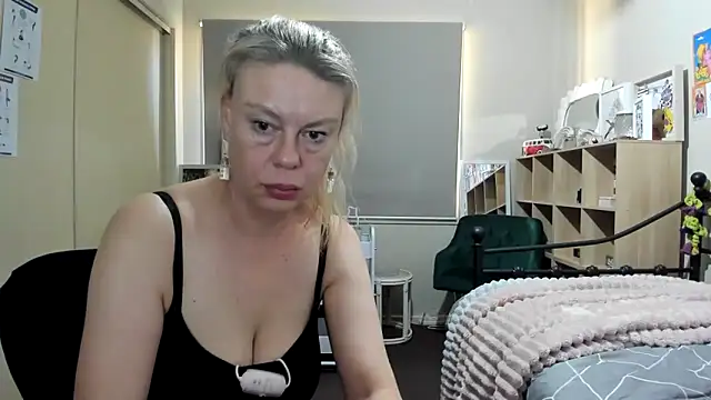 YourMuseLily online show from 17, 2, 2025