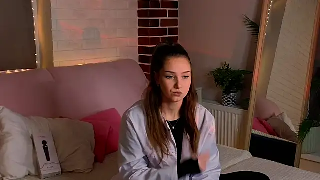 Snapshot of HarrietBulmer chatting on 10, 12, 2024 HarrietBulmer online show from 10, 12, 2024