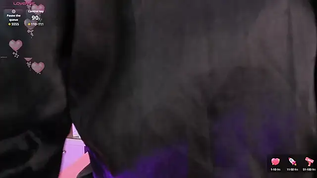 Snapshot of MadissonRey chatting on 23, 10, 2025 MadissonRey online show from 23, 10, 2025