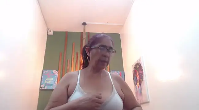 Snapshot of renata_milf_ chatting on 10, 1, 2025 renata milf online show from 10, 1, 2025