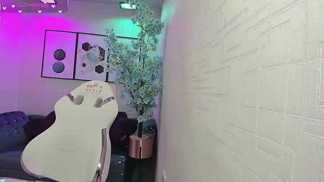 Snapshot of Theia_moon chatting on 9, 3, 2026 Theia moon online show from 9, 3, 2026