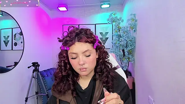 Snapshot of Theia_moon chatting on 18, 3, 2026 Theia moon online show from 18, 3, 2026