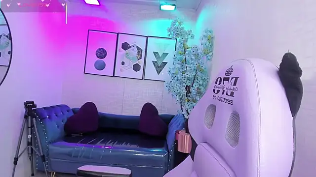 Snapshot of Theia_moon chatting on 28, 3, 2026 Theia moon online show from 28, 3, 2026