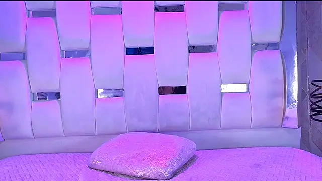 Snapshot of Parismorelli1 chatting on 16, 12, 2025 Parismorelli1 online show from 16, 12, 2025