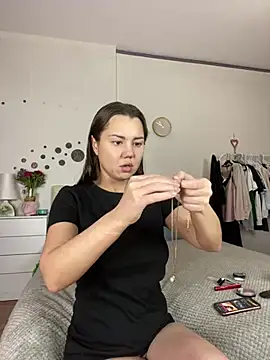 MiraMiss online show from 10, 3, 2025