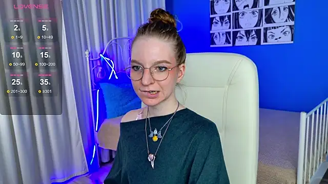 Snapshot of VioletShine chatting on 9, 11, 2025 VioletShine online show from 9, 11, 2025