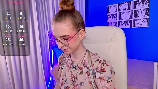 Snapshot of VioletShine chatting on 13, 11, 2025 VioletShine online show from 13, 11, 2025