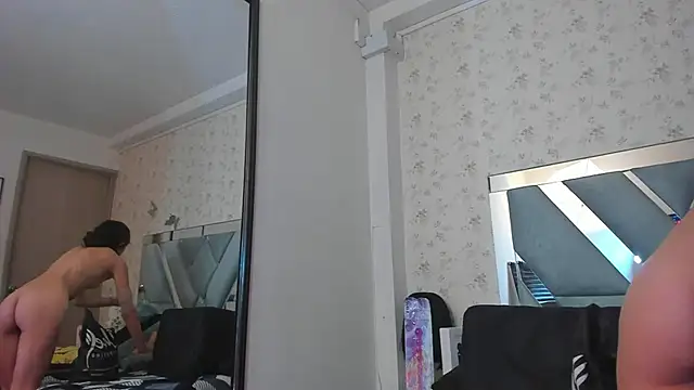 Queenjenn   online show from 10, 12, 2024