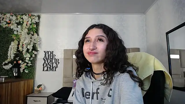 Queenjenn   online show from 26, 12, 2024