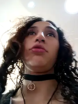 Queenjenn   online show from 4, 2, 2025