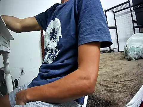 Snapshot of SkinnyLatinMan chatting on 7, 11, 2025 SkinnyLatinMan online show from 7, 11, 2025