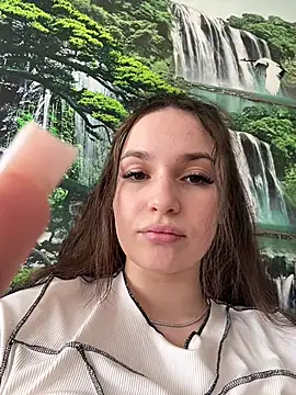 Snapshot of VixenAmour chatting on 2, 3, 2025 VixenAmour online show from 2, 3, 2025