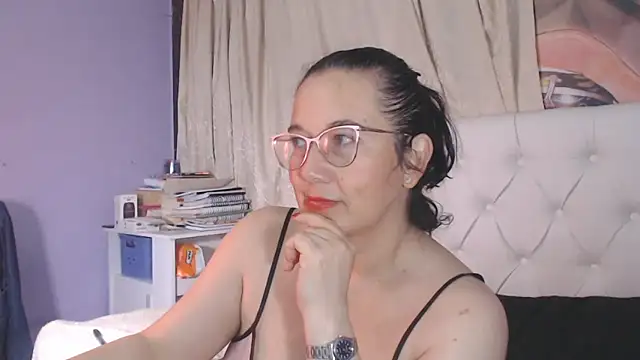 maturepriscila online show from 25, 1, 2025