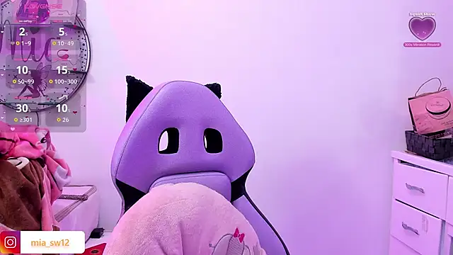 Snapshot of mia_johns_ chatting on 13, 11, 2025 mia johns online show from 13, 11, 2025