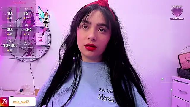 Snapshot of mia_johns_ chatting on 15, 11, 2025 mia johns online show from 15, 11, 2025