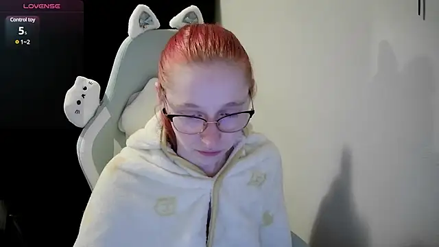 LilyFoxxx online show from 21, 12, 2024