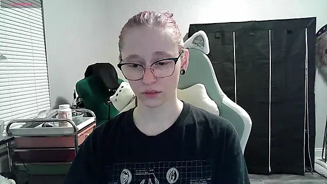 LilyFoxxx online show from 6, 1, 2025