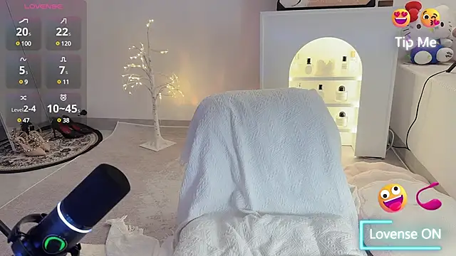 Unique-yiyi online show from 13, 2, 2025