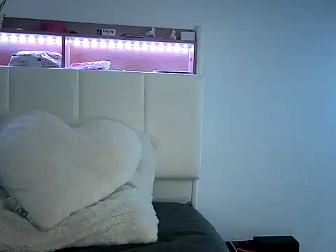 nicole77745 online show from 5, 3, 2026