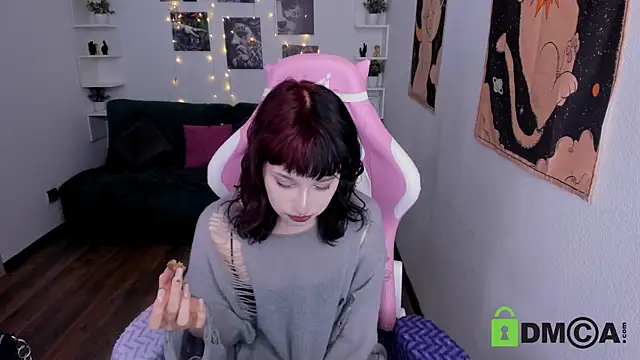Snapshot of ElizaNik_ chatting on 8, 3, 2025 ElizaNik online show from 8, 3, 2025
