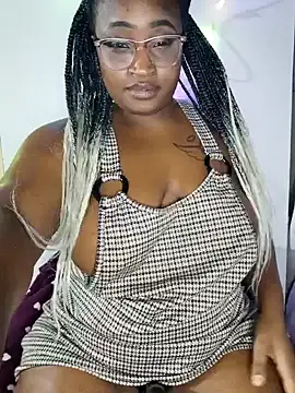 Snapshot of TheeNicole chatting on 8, 3, 2025 TheeNicole online show from 8, 3, 2025