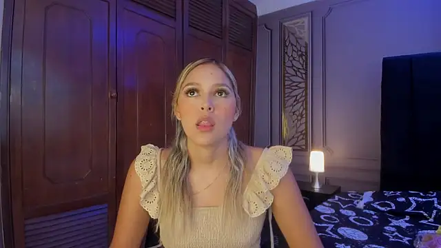 Snapshot of Cami_hunter_ chatting on 19, 12, 2024 Cami hunter online show from 19, 12, 2024