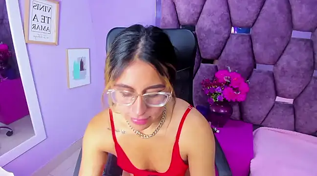 Snapshot of Freya_Miller_ chatting on 4, 12, 2024 Freya Miller online show from 4, 12, 2024