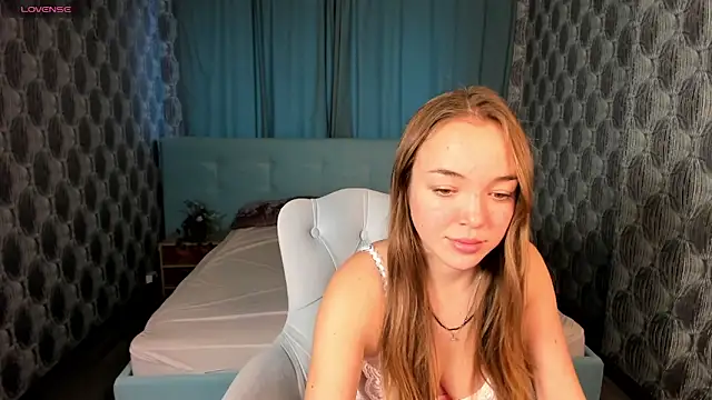 Snapshot of Christy_Little chatting on 24, 12, 2024 Christy Little online show from 24, 12, 2024