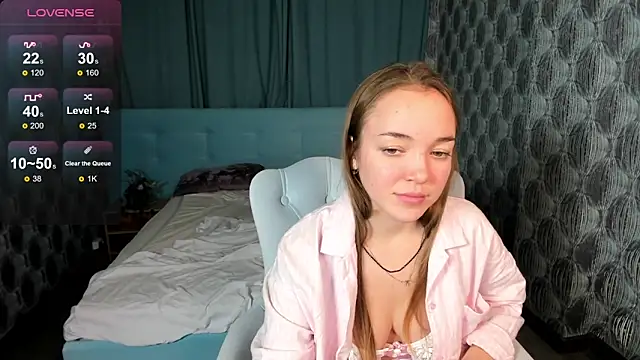 Snapshot of Christy_Little chatting on 24, 12, 2024 Christy Little online show from 24, 12, 2024