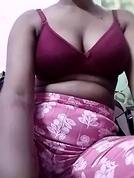 Snapshot of Shivani_Tivari chatting on 5, 11, 2025 Shivani Tivari online show from 5, 11, 2025