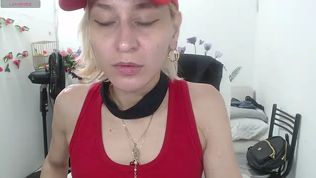 Snapshot of ariana_crazzy chatting on 22, 1, 2025 ariana crazzy online show from 22, 1, 2025
