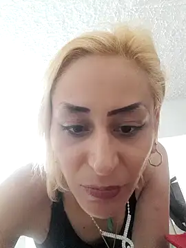 Snapshot of ariana_crazzy chatting on 15, 2, 2025 ariana crazzy online show from 15, 2, 2025