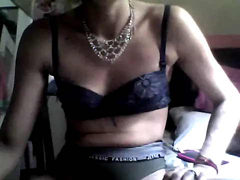 Snapshot of ariana_crazzy chatting on 4, 3, 2025 ariana crazzy online show from 4, 3, 2025