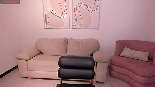 Snapshot of AlinaKravitz chatting on 19, 10, 2025 AlinaKravitz online show from 19, 10, 2025