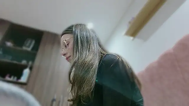 Emmy petit online show from 16, 10, 2025