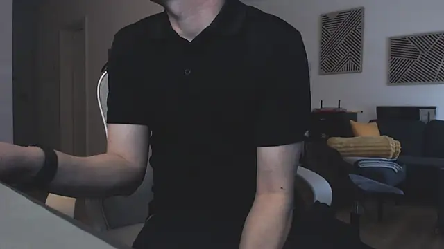 Snapshot of McMike_es@xh chatting on 31, 3, 2026 McMike esxh online show from 31, 3, 2026