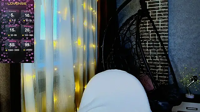 Snapshot of Evacadooo chatting on 16, 11, 2025 Evacadooo online show from 16, 11, 2025