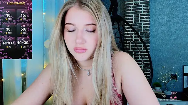 Snapshot of Evacadooo chatting on 26, 11, 2025 Evacadooo online show from 26, 11, 2025