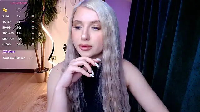Snapshot of Evacadooo chatting on 23, 4, 2026 Evacadooo online show from 23, 4, 2026