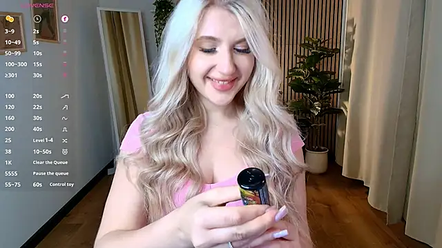 Snapshot of Evacadooo chatting on 17, 5, 2026 Evacadooo online show from 17, 5, 2026