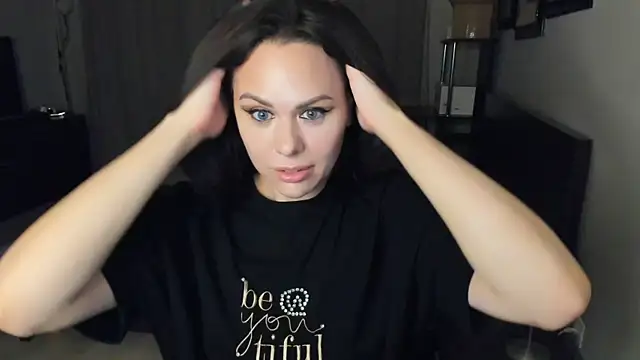 Snapshot of MollyCheiz chatting on 11, 9, 2025 MollyCheiz online show from 11, 9, 2025